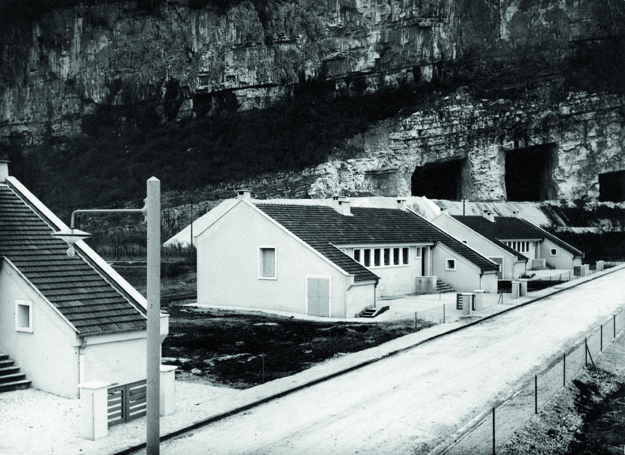 Photo montrant la première résidence construite par la SDH à Sassenage.